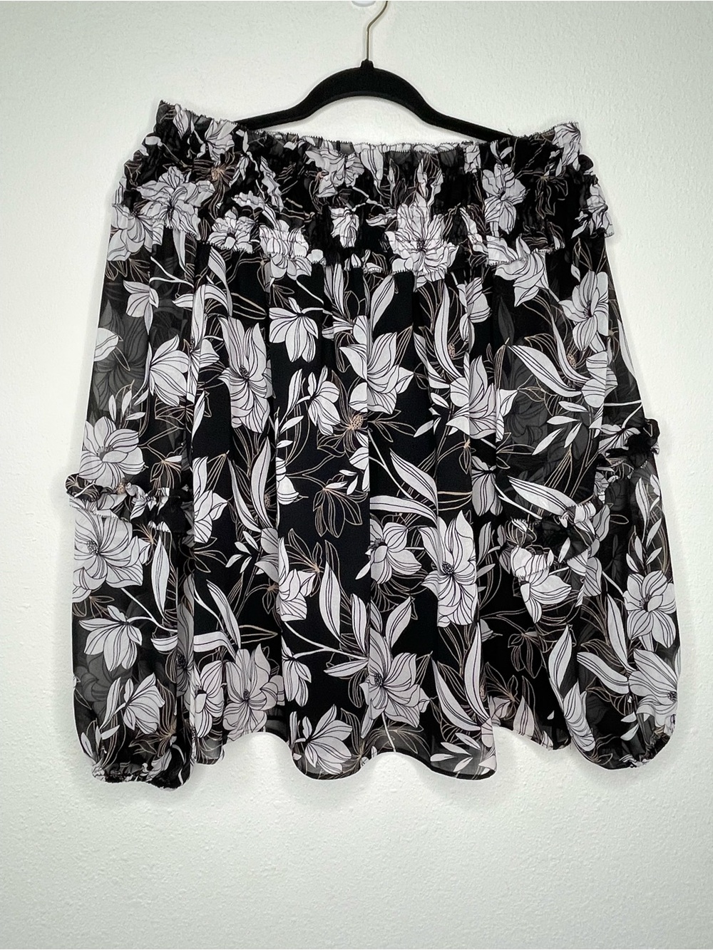 White House Black Market‎ Floral Off-Shoulder Blouse - bell sleeves sz L